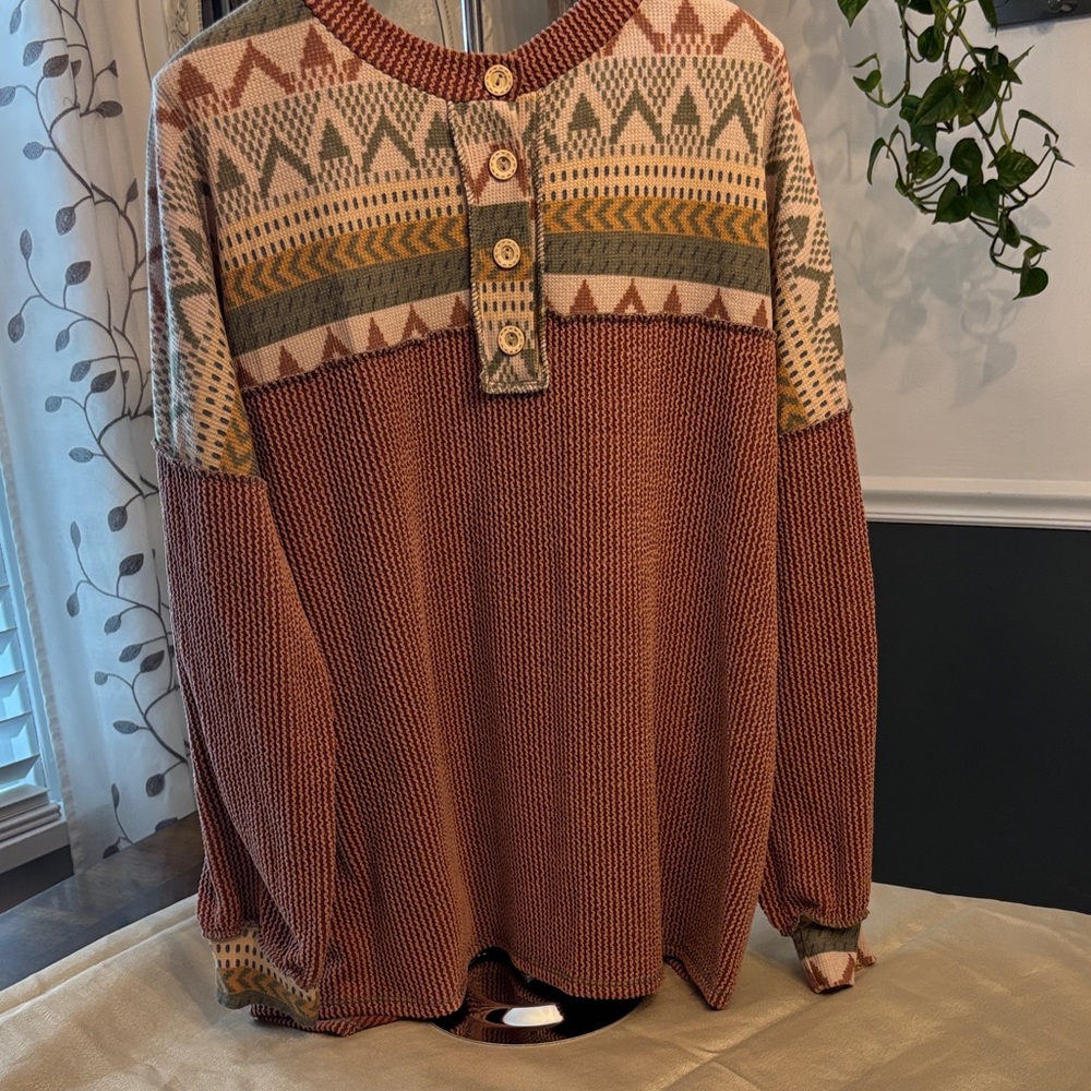 Women’s Geometric Pattern Sweater - Maroon and Green